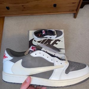 Travis Scott Air Jordan 1 low Mocha Size 8M/9.5W